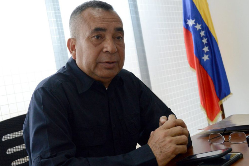 Gobernador del estado Bolívar discute con policías por un aguacate (Video) 15