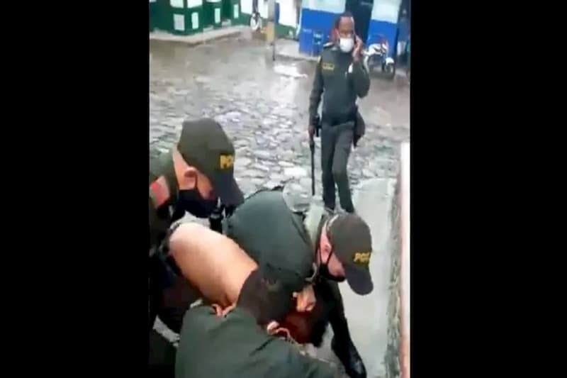 Nuevo caso de presunto abuso de autoridad de la Policía en Colombia (video) 1