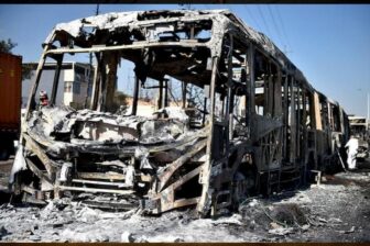 Catorce vehículos de Transmilenio han sido incinerados en protestas (fotos) 1