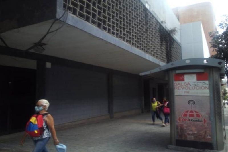 Colectivos invaden edificios en avenidas Universidad y Fuerzas Armadas de Caracas 2
