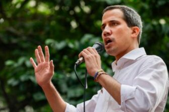Presentadores del programa Zurda Kondukta intentaron golpear a Juan Guaidó en La Guaira (Video) 1