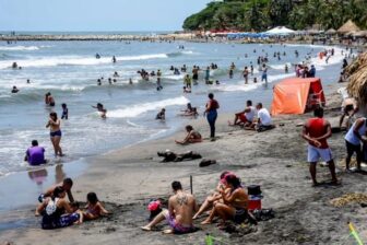 Cierre de playas en Atlántico por ondas tropicales en el mar Caribe 1
