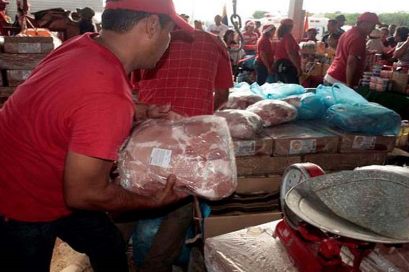 Alcalde chavista de Puerto Cabello entregó “trozos” incompletos de pernil 2