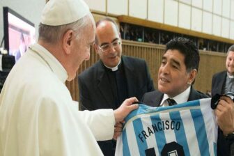 El papa Francisco afirmó que Maradona fue un poeta en la cancha 1