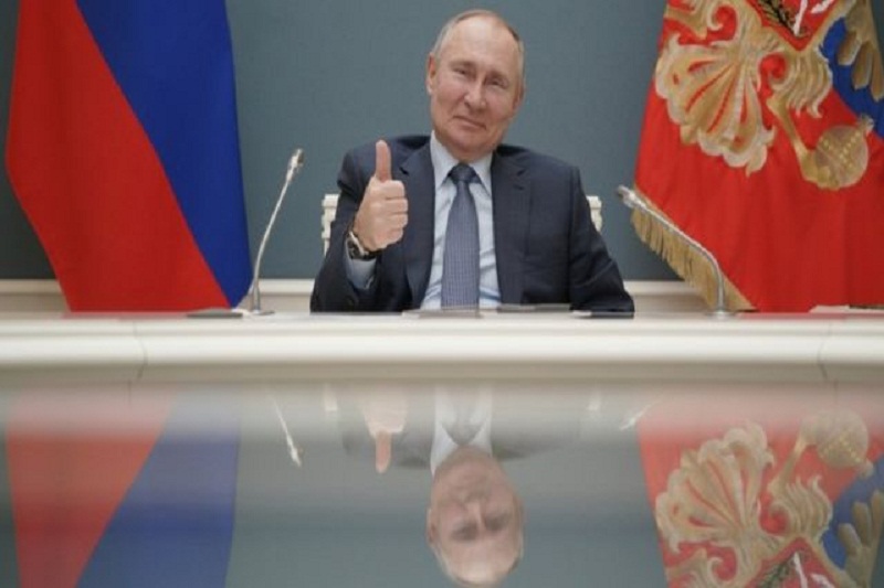 Putin firma la ley con la que podría seguir en el poder hasta 2036 6
