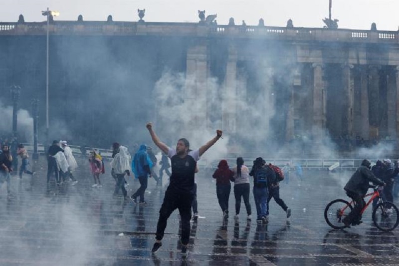 Al menos 17 muertos y 800 heridos en disturbios y protestas de los últimos días en Colombia 30