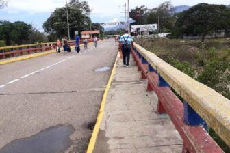 Reabren paso peatonal entre Venezuela y Colombia