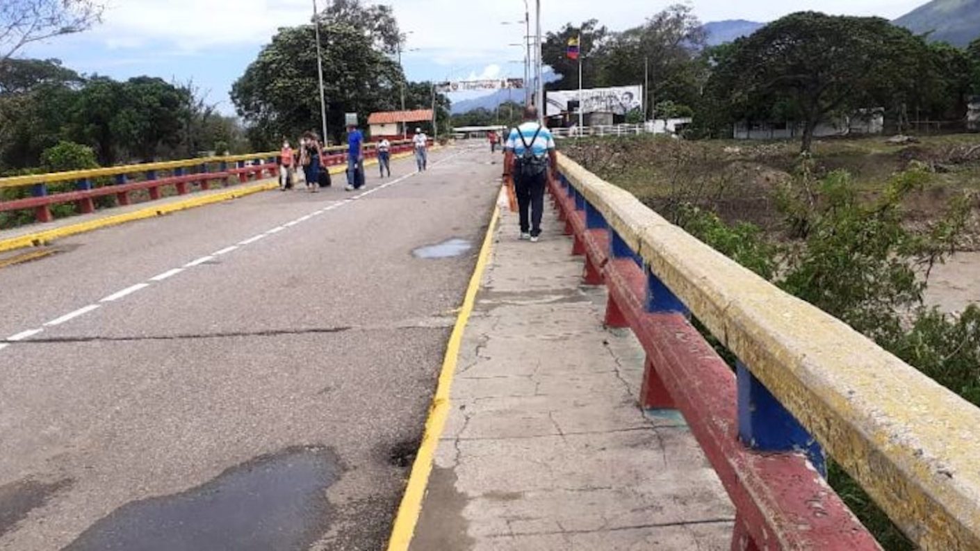 Reabren paso peatonal entre Venezuela y Colombia 6